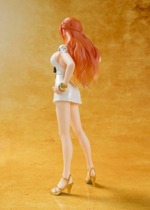 BAN DAI One Piece Figuarts Zero – Nami Film Gold Edition 4