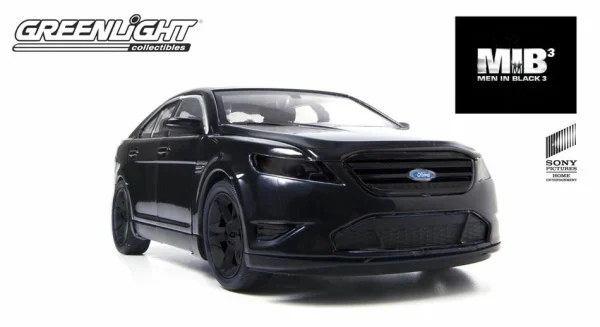 Diverse Men In Black III – 2012 Ford Taurus SHO 1:24 1